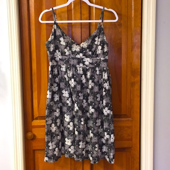 B&W FLORAL - Picture 3 of 5